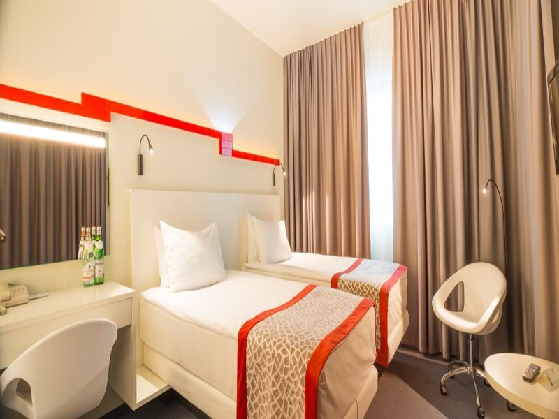 By Ihg Hotell